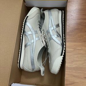 Onitsuka Tiger by Asics  Cream Leather and Silver Shoes